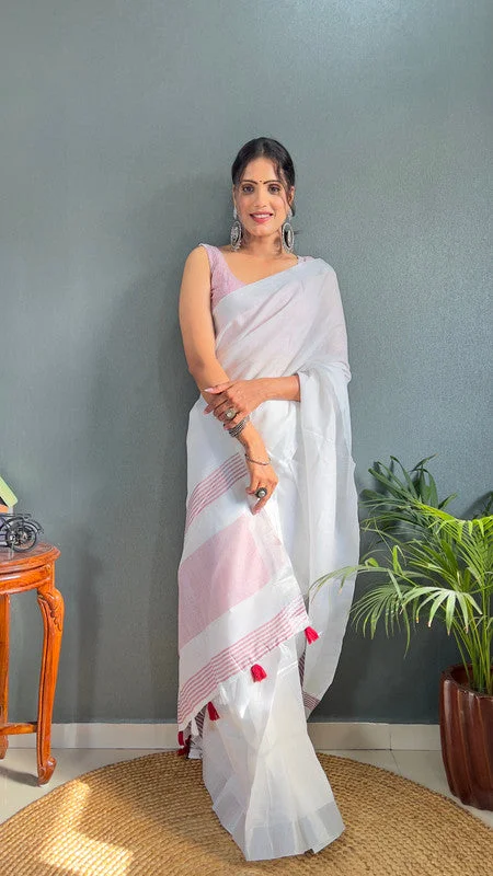 Malishka Export Cotton Printed Ready To Wear Saree With Blouse Piece - Red Romantic Lace Blouse