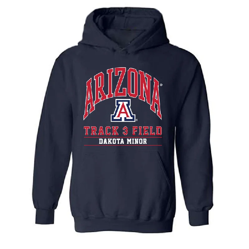 Arizona - NCAA Women's Track & Field : Dakota Minor - Classic Fashion Shersey Hooded Sweatshirt Hoodie with Drop Shoulder Relaxed Streetwear Arizona - NCAA Women's Track & Field : Dakota Minor - Classic Fashion Shersey Hooded Sweatshirt Hoodie with Drop Shoulder Relaxed Streetwear