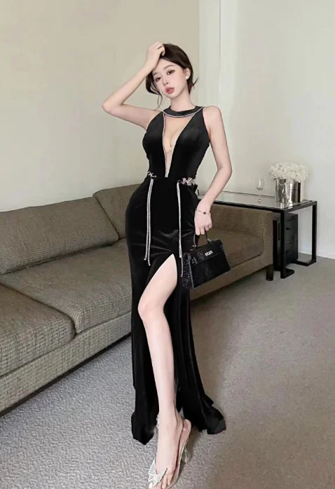 Elegant Sleeveless Black Dress with Silver Trim and Split Tunics Short Trendy