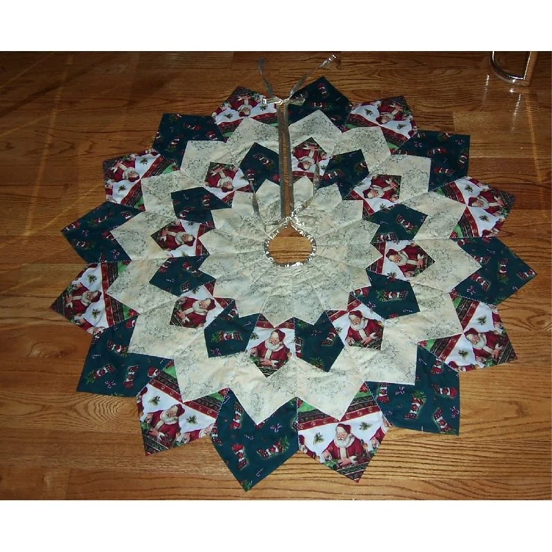 Dresden Plate Christmas Tree Skirt GR-102e - Downloadable Pattern button skirt front