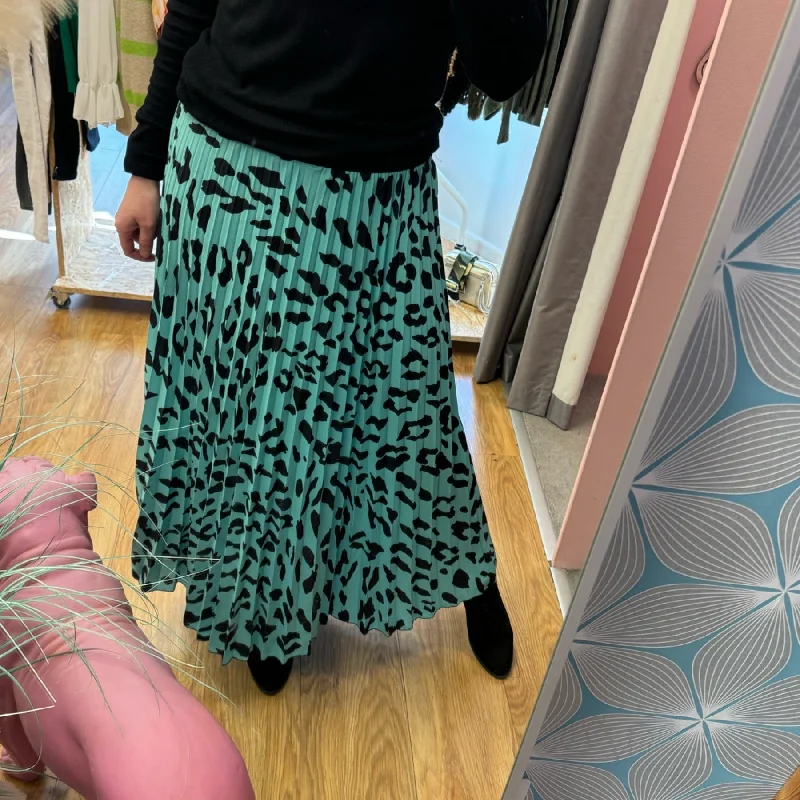 Ellie - Large Animal Print Skirt - Mint Green denim skirt stylish