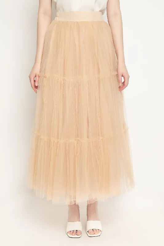 Annabelle Tulle Skirt in Nude Peach flowy skirt hem